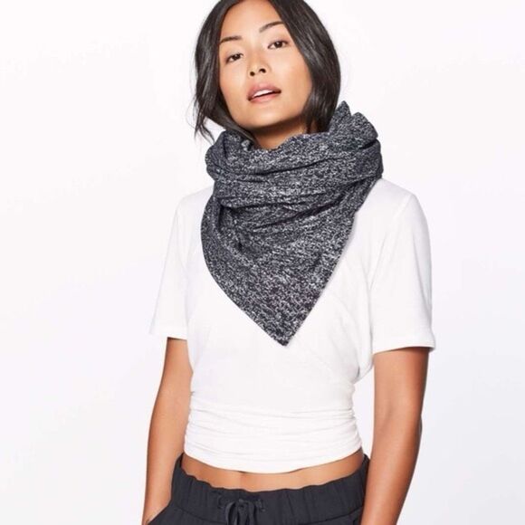 Lululemon Black Space Knit Vanyasa Scarf Snap Button Wrap - Picture 1 of 13
